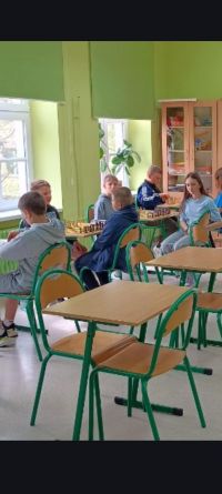 Uczniowie podczas gry