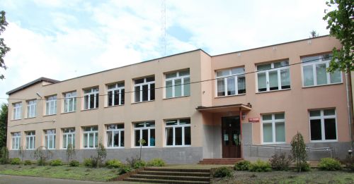 widok na budynek szkoły