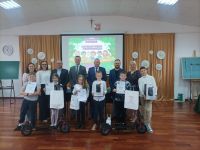 Zwycięzcy podczas wspólnego zdjęcia