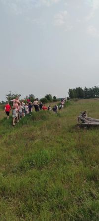 Dzieci podczas zabaw ruchowych