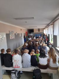 Uczniowie podczas narodowego czytania