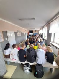 Uczniowie podczas narodowego czytania