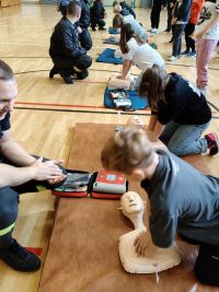 Dzieci bijące rekord pierwszej pomocy