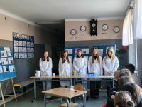 Eksperymenty chemiczne w wykonaniu uczniów