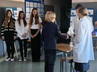 Uczniowie podczas przedstawienia