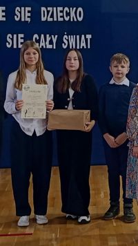 Uczniowie podczas I Gminnego Przeglądu Piosenki dla Dzieci