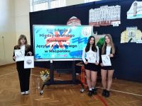 Uczennice z nagrodami