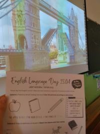 Uczniowie wykonują zadania tematyczne