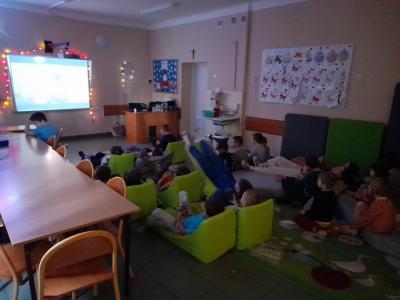 Świąteczny seans filmowy w świetlicy